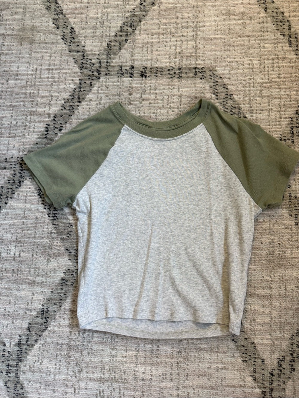 Hollister Short Sleeve Raglan Tee in Heather Gray & Olive